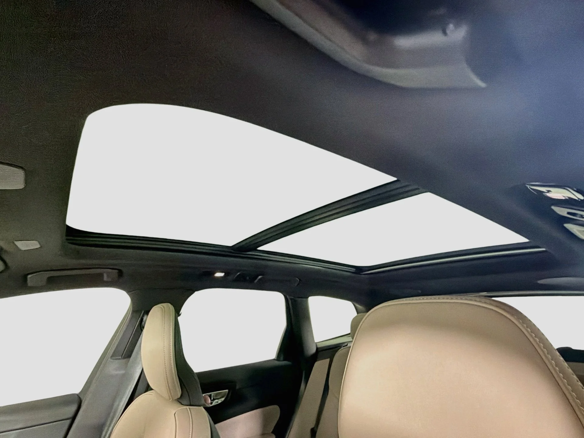 New 2027 Vapour Grey Volvo Plus image 22
