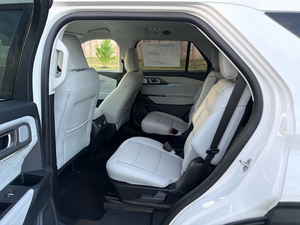 New 2026 Star White Metallic Tri-Coat Ford Platinum™ image 27