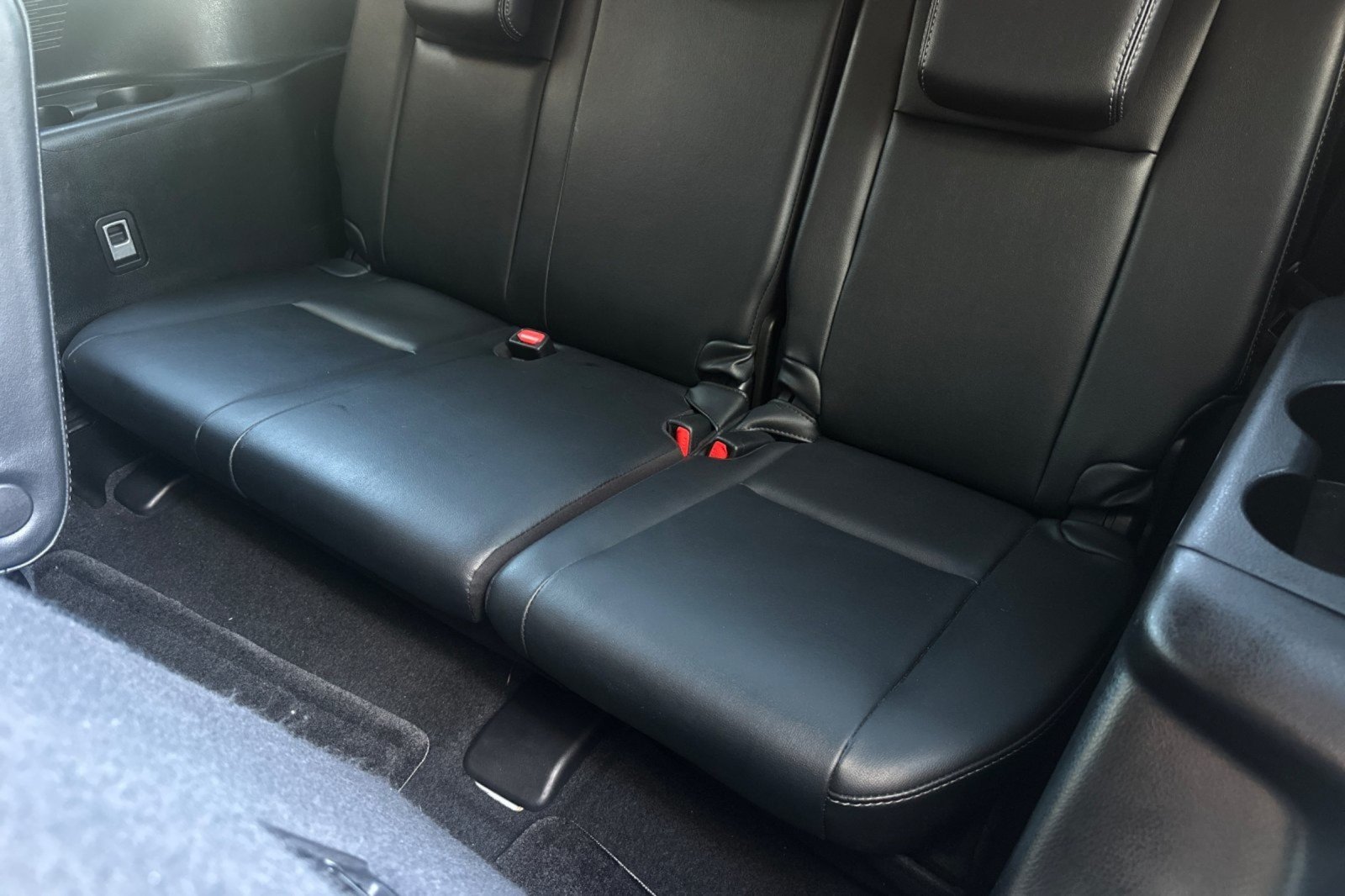 Used 2018 CELESTIAL SILVER MET Toyota SE image 14