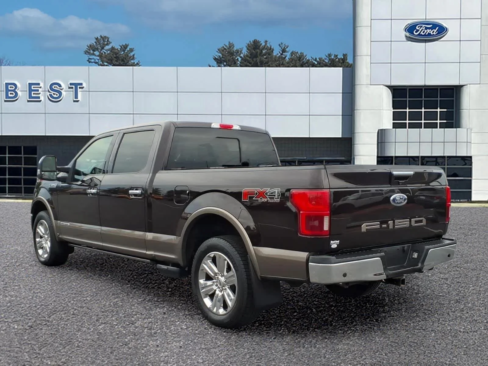 Used 2018 Magma Red/Stone Gray Ford LARIAT image 4