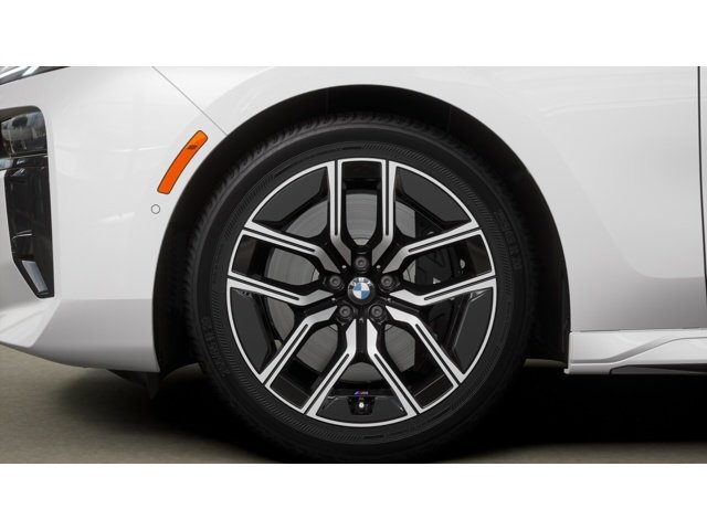New 2026 Mineral White Metallic BMW 760i xDrive image 7