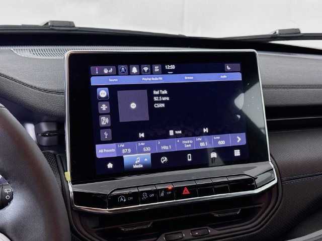 New 2026 Diamond Black Crystal Pearl-Coat Exterior Paint Jeep Latitude image 14