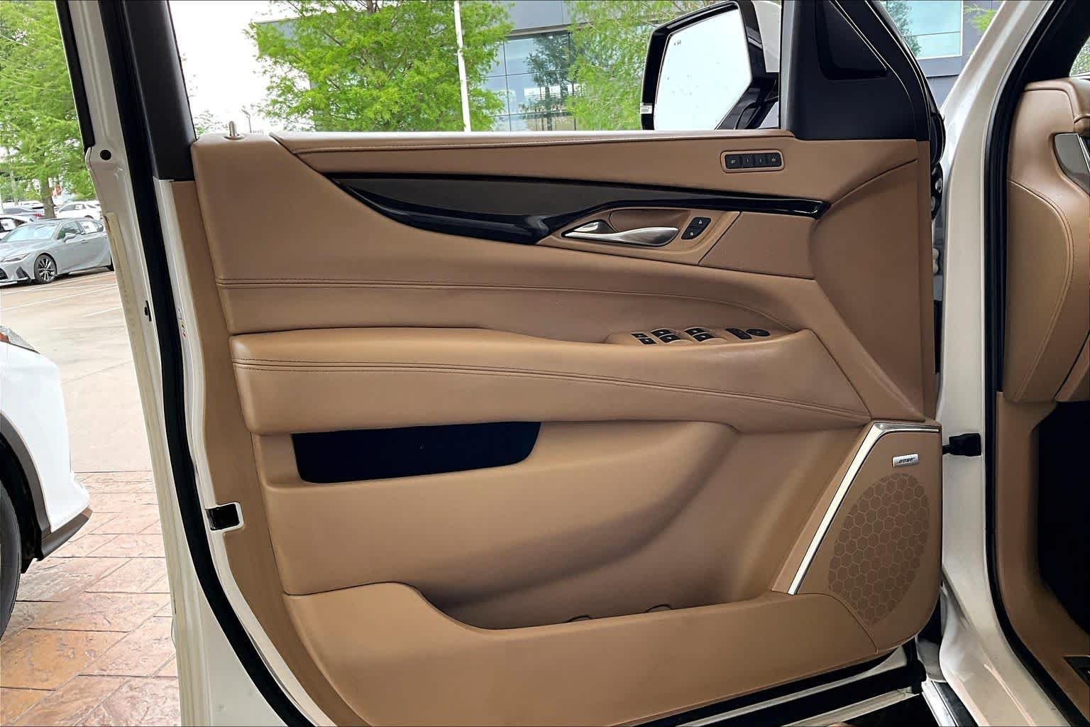 Used 2020 Crystal White Tricoat Cadillac Platinum image 19
