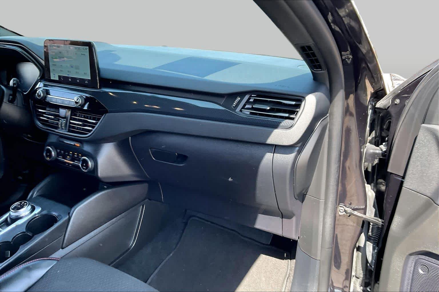 Used 2024 Agate Black Metallic Ford ST-Line image 17