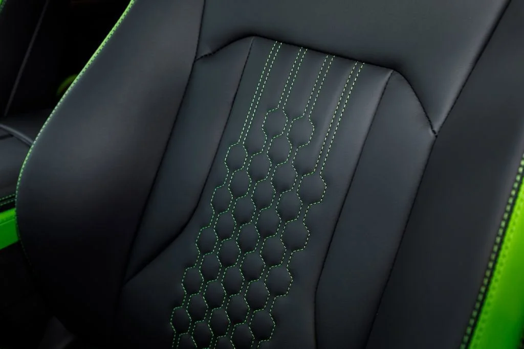 Used 2025 Green Lamborghini SE image 54