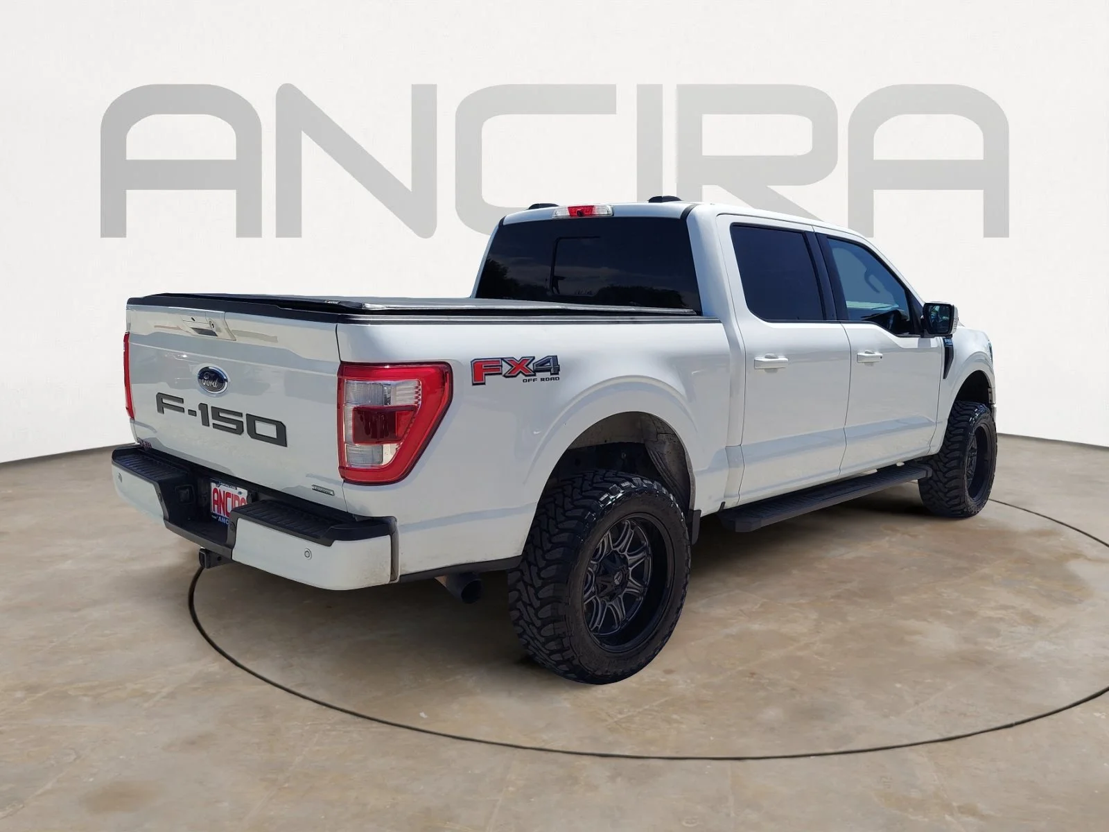 Used 2022 White Metallic Ford LARIAT image 10