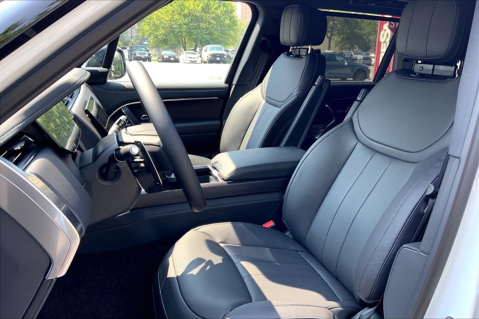 New 2026 Fuji White Land Rover SE 7 Seats image 9
