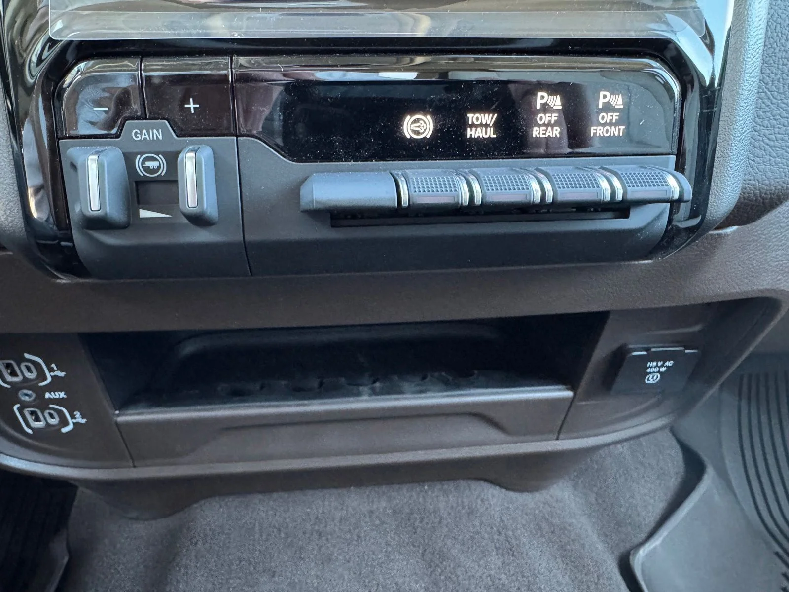 New 2026 Bright White Clear-Coat Exterior Paint RAM Laramie image 28