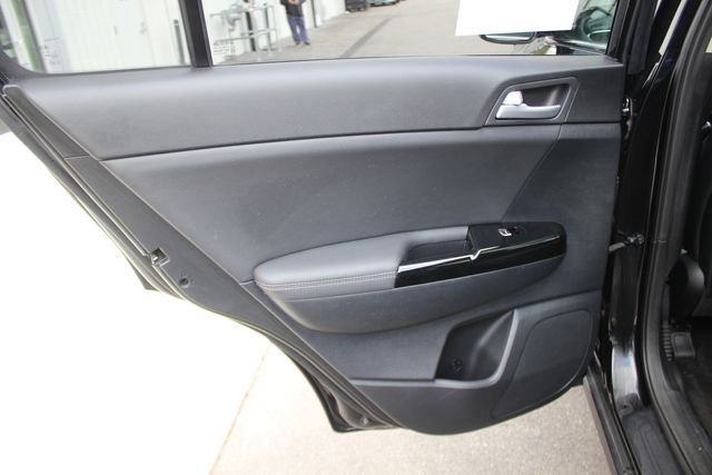 Used 2022 Red Kia EX image 22