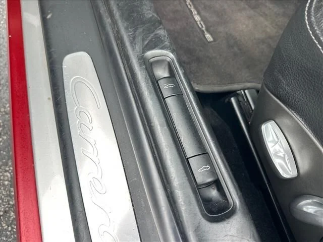 Used 2006  Porsche Carrera image 22