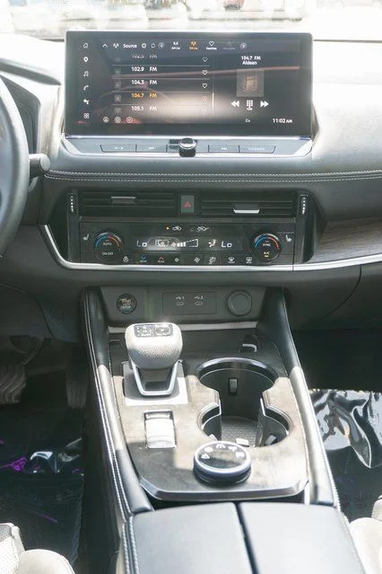 Used 2025 Blue Nissan Platinum image 17