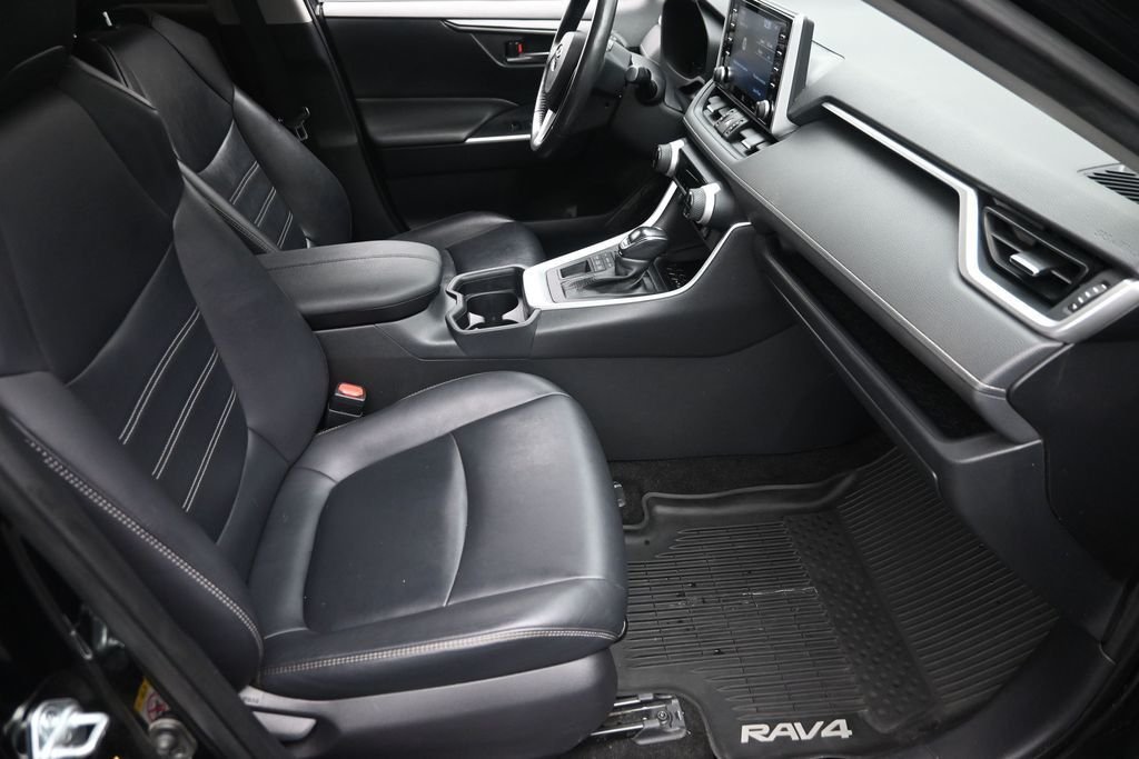 Used 2019 Black Toyota XLE Premium image 9