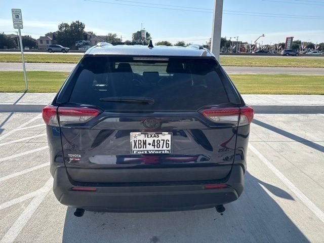 Used 2025  Toyota XLE Premium image 6