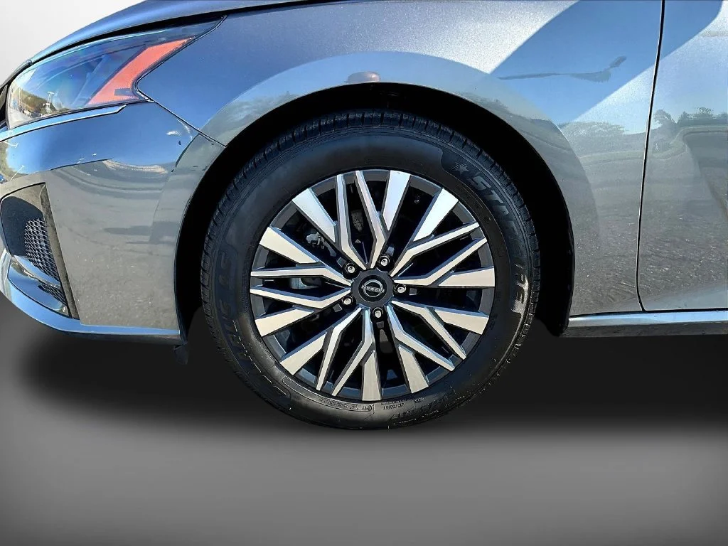 Used 2025 Gun Metallic Nissan 2.5 SV image 37