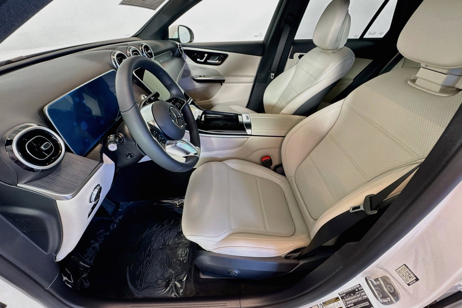 New 2026 Polar White Mercedes-Benz GLC 300 image 18