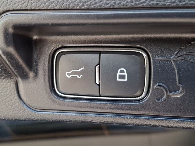 Used 2021 Black Ford XLT image 32