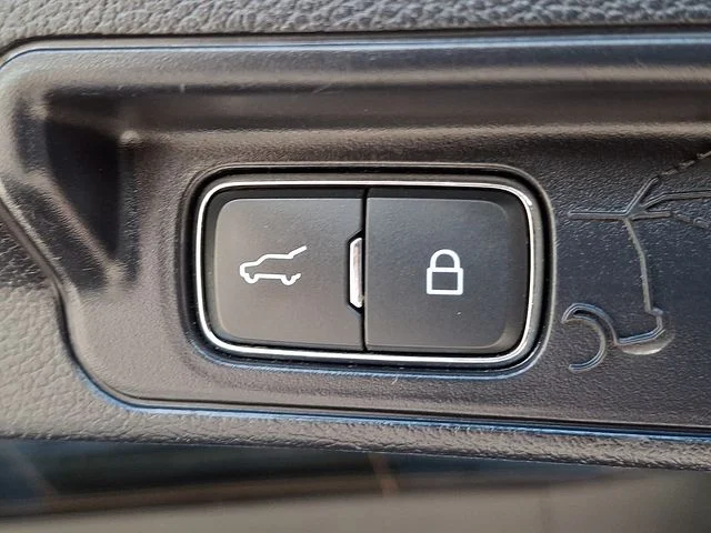 Used 2021 Black Ford XLT image 32