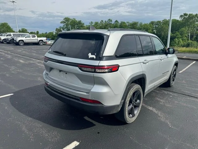 Used 2024 Silver Jeep Altitude X image 3