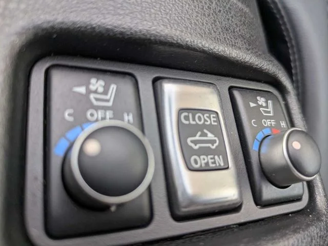 Used 2014 Red Nissan Touring image 19