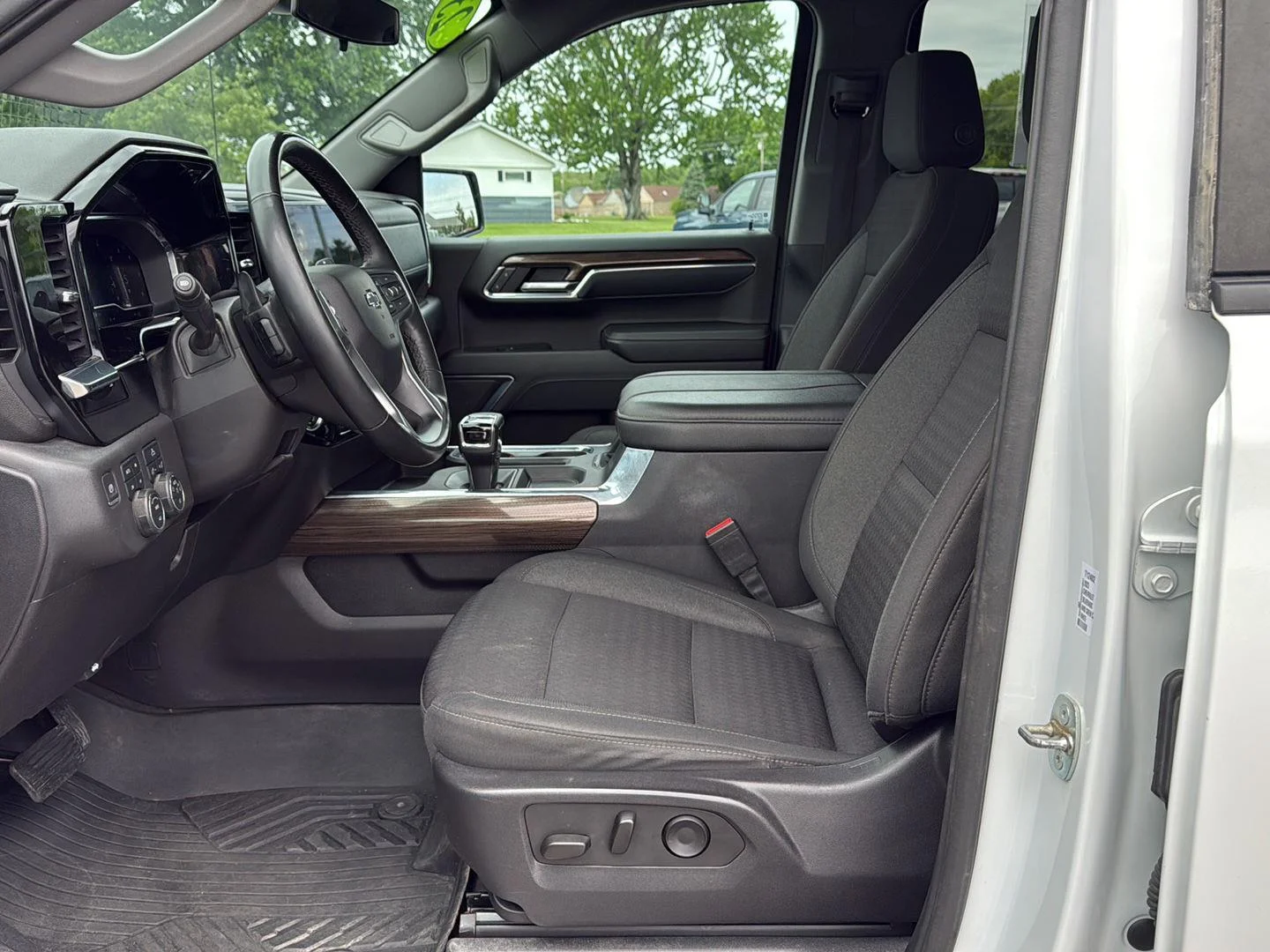 Used 2023 Summit White Chevrolet LT Trail Boss image 10