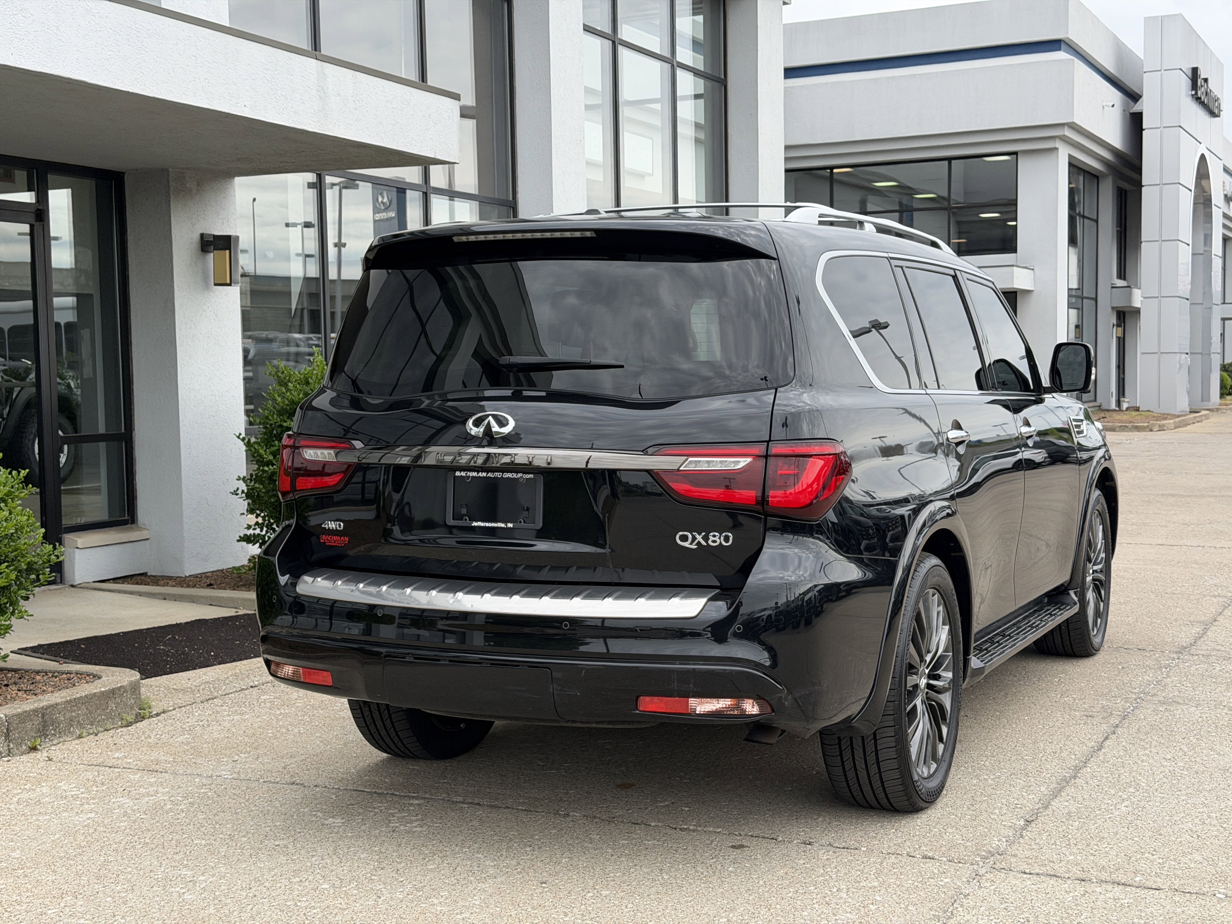 Used 2021 Mineral Black INFINITI Premium Select image 5