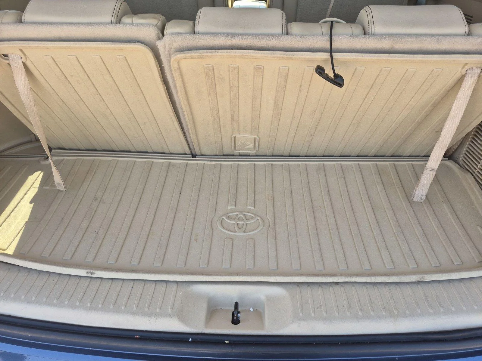 Used 2016 Shoreline Blue Pearl Toyota XLE image 34