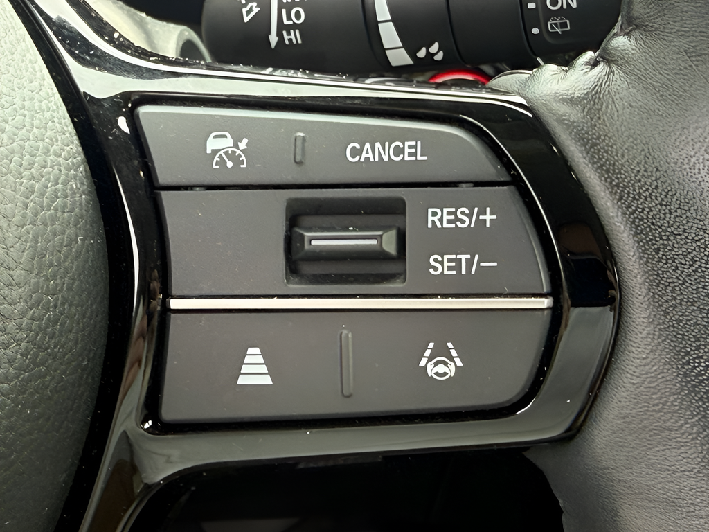 Used 2024 White Honda EX-L image 17