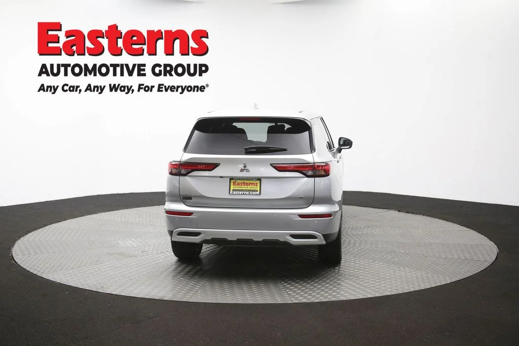 Used 2024 Silver Mitsubishi SE image 38