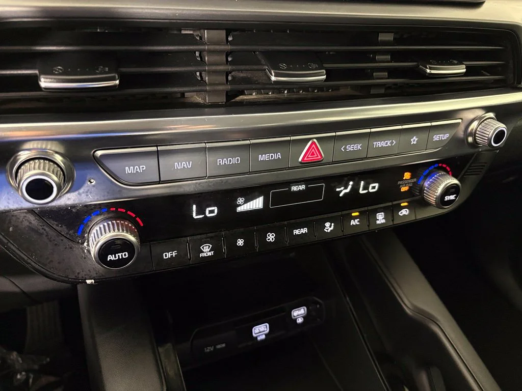 Used 2022 White Kia LX image 26