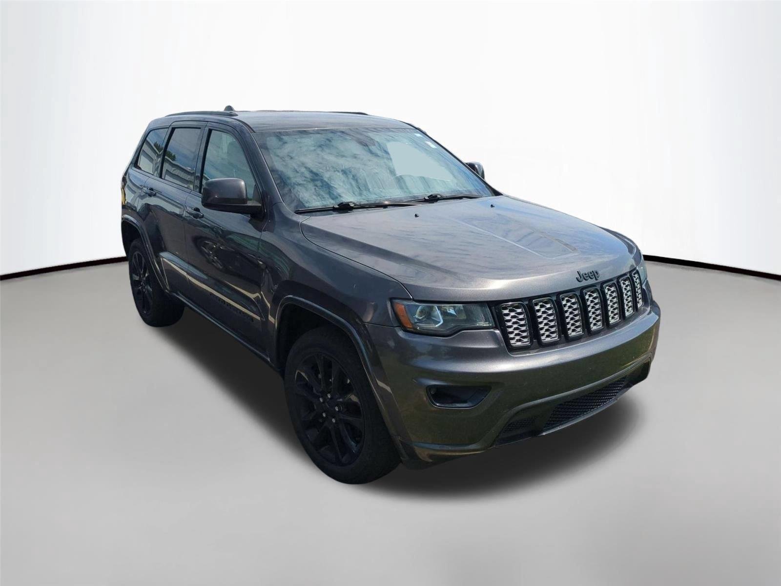 Used 2017 Granite Crystal Metallic Clearcoat Jeep Altitude image 3