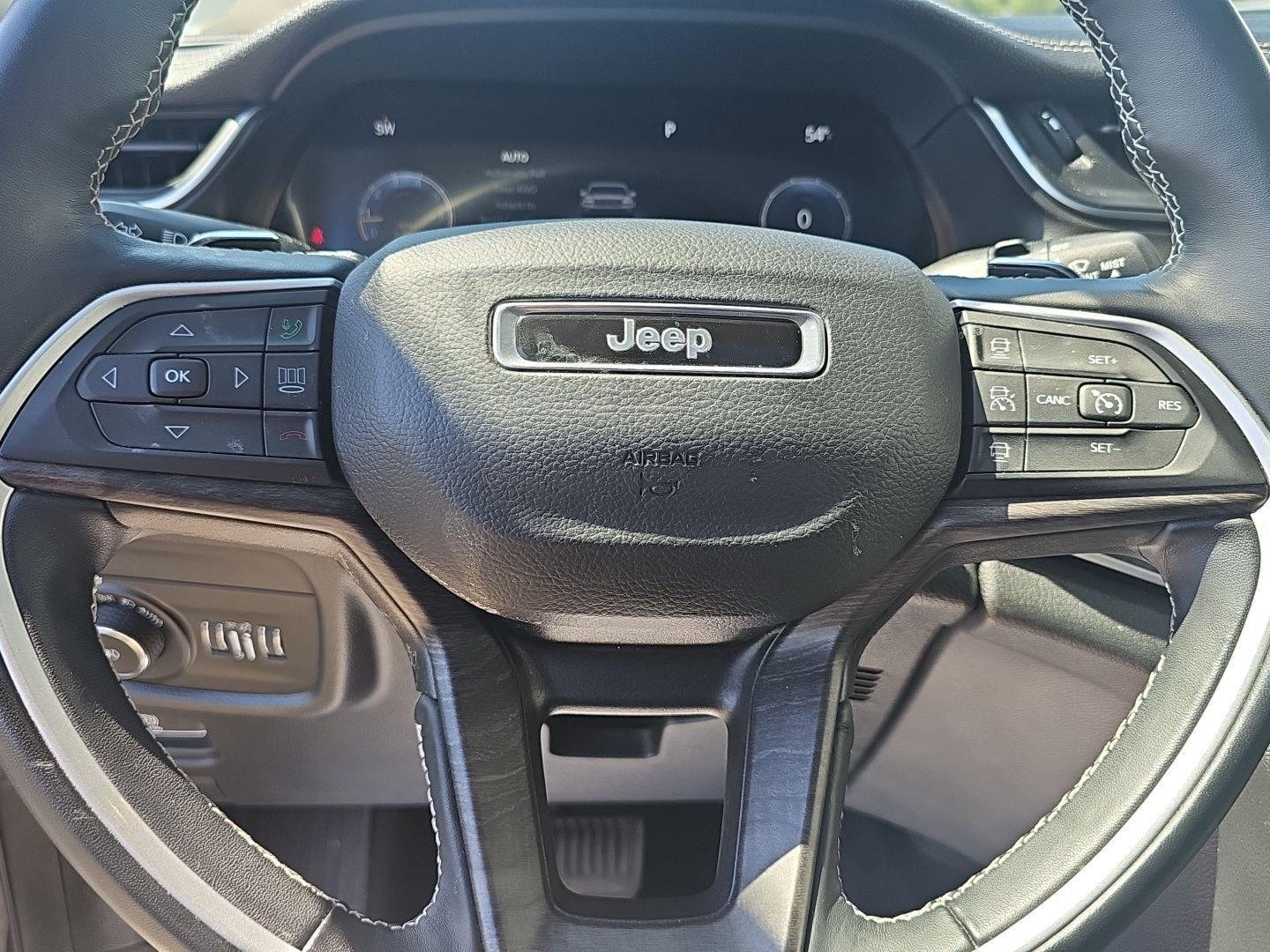 Used 2022 Ember Pearlcoat Jeep Limited image 18