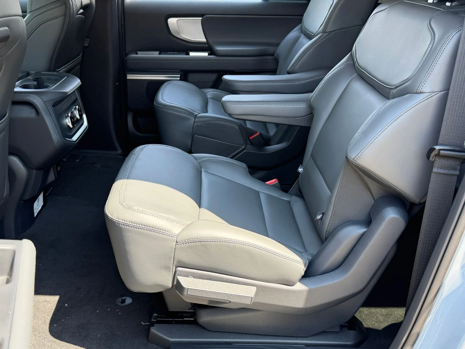 New 2027 Glacier Gray Metallic Tri-Coat Ford Active image 20
