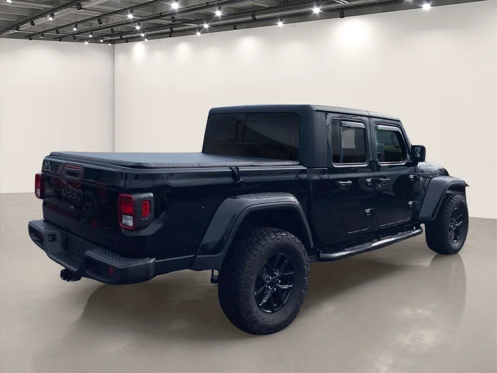 Used 2022 Black Clearcoat Jeep Altitude image 7