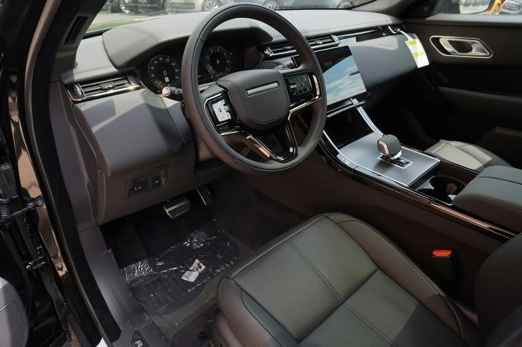 New 2026 Santorini Black Land Rover Dynamic SE image 13