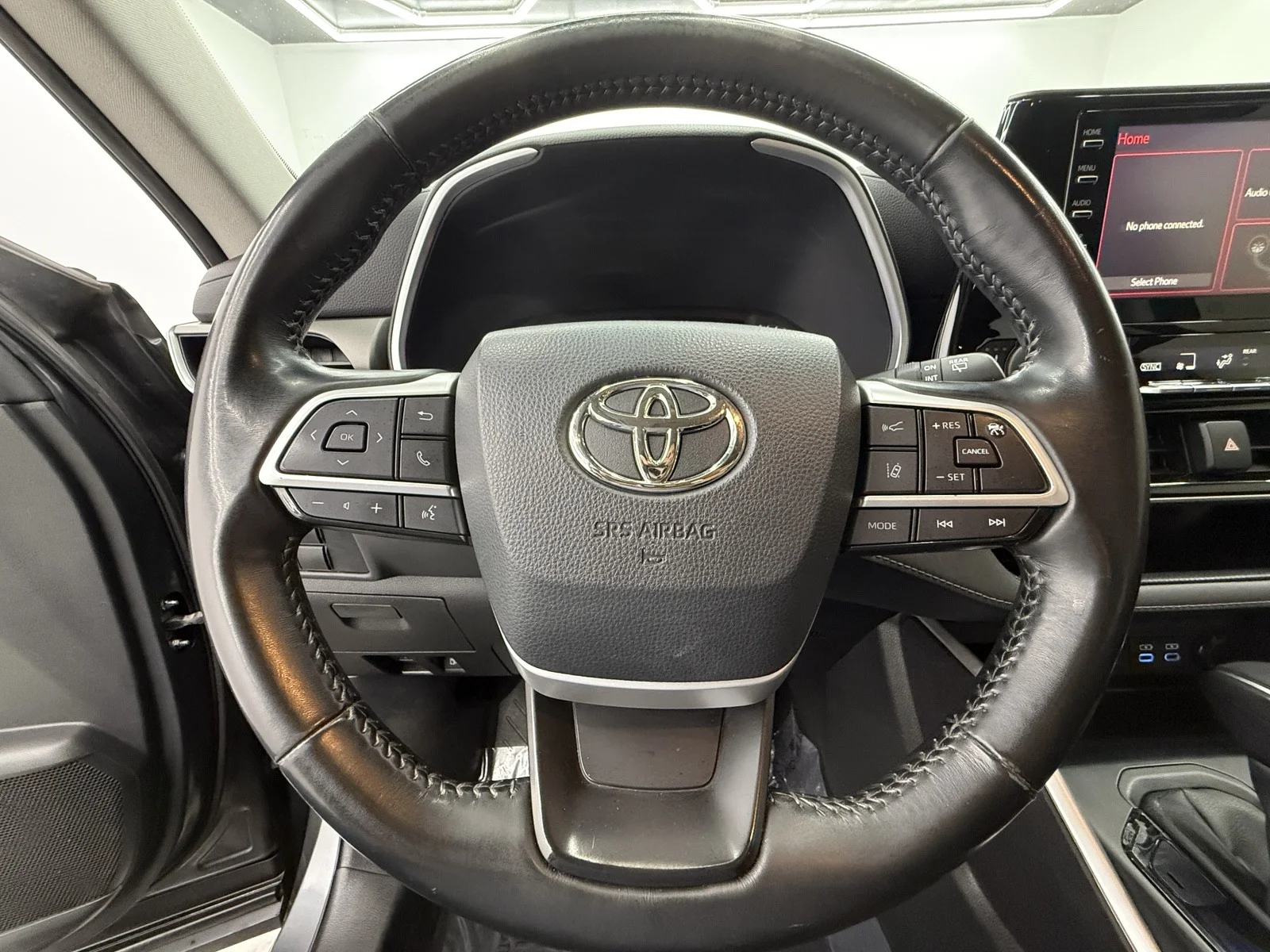 Used 2022 Magnetic Gray Metallic Toyota Hybrid XLE AWD image 18