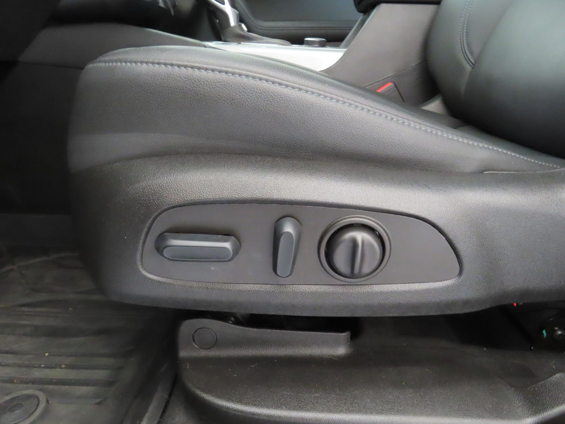 Used 2022 Silver Chevrolet LT image 12