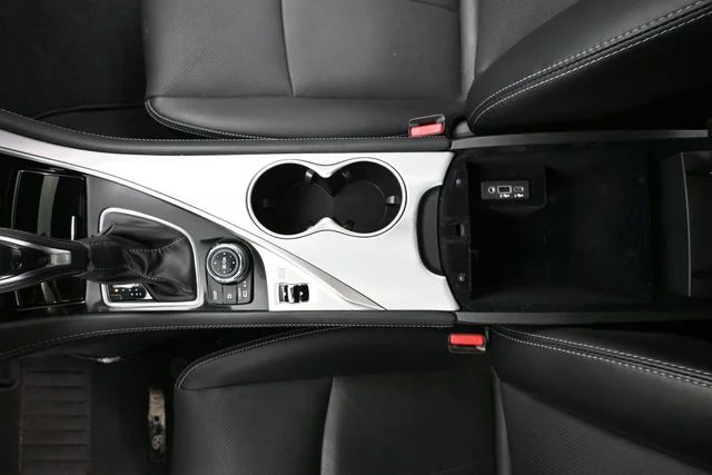 Certified Used 2024 White INFINITI LUXE image 28