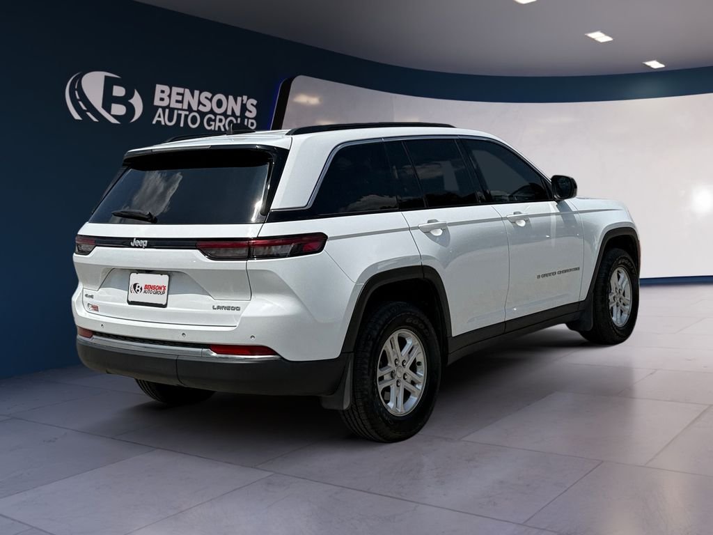 Used 2024 White Jeep Laredo image 5