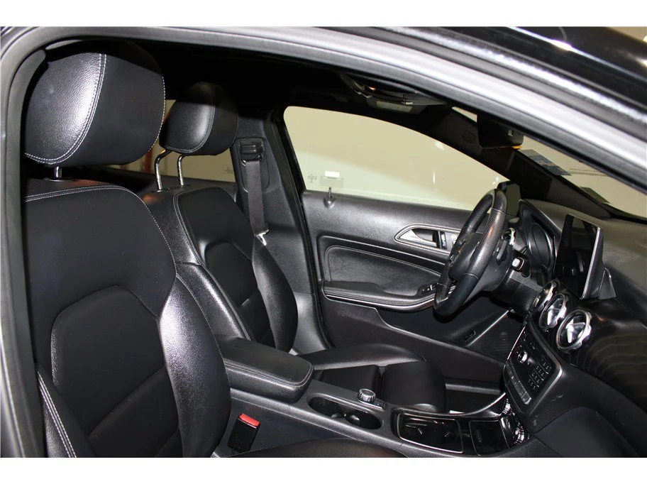 Used 2019 Black Mercedes-Benz GLA 250 image 23