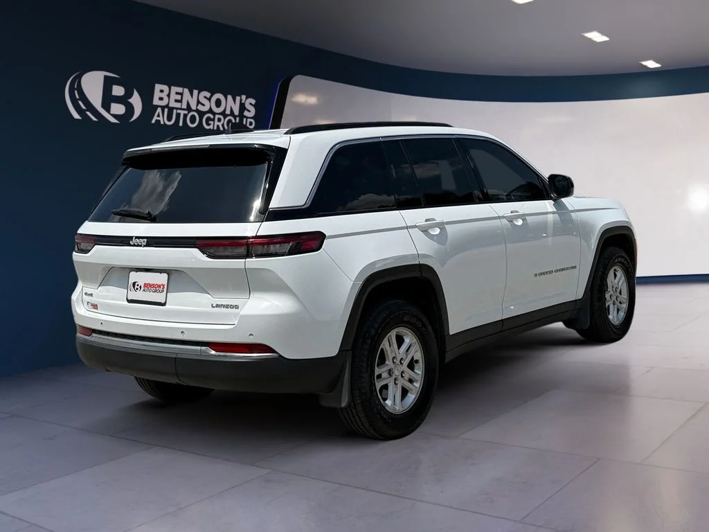 Used 2024 White Jeep Laredo image 5