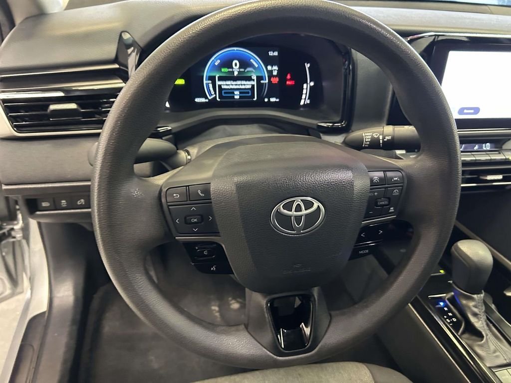 Certified Used 2025 Silver Toyota LE image 19