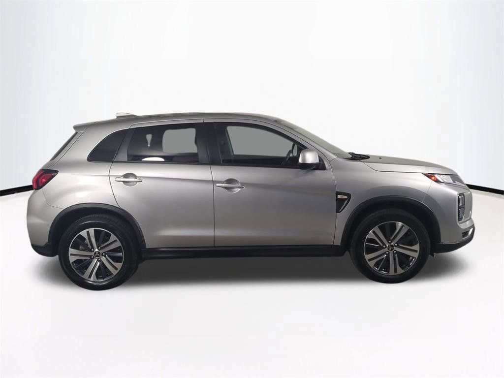 Used 2024  Mitsubishi 2.0 ES image 4