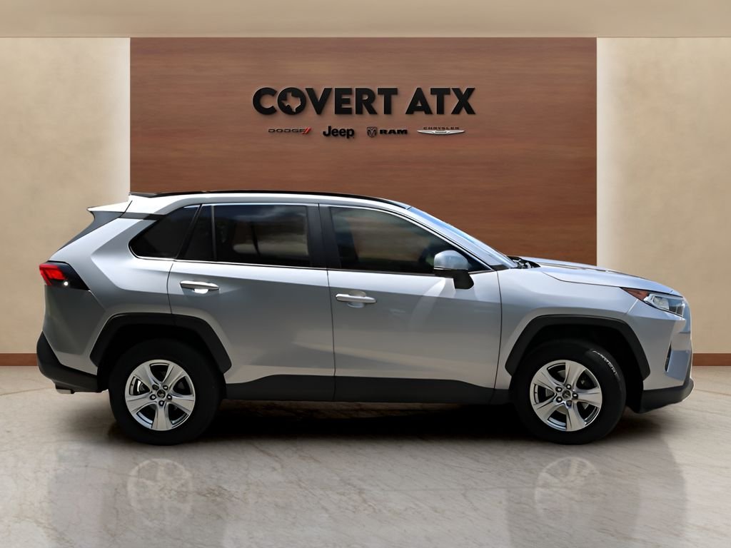 Used 2019 Silver Toyota XLE image 6