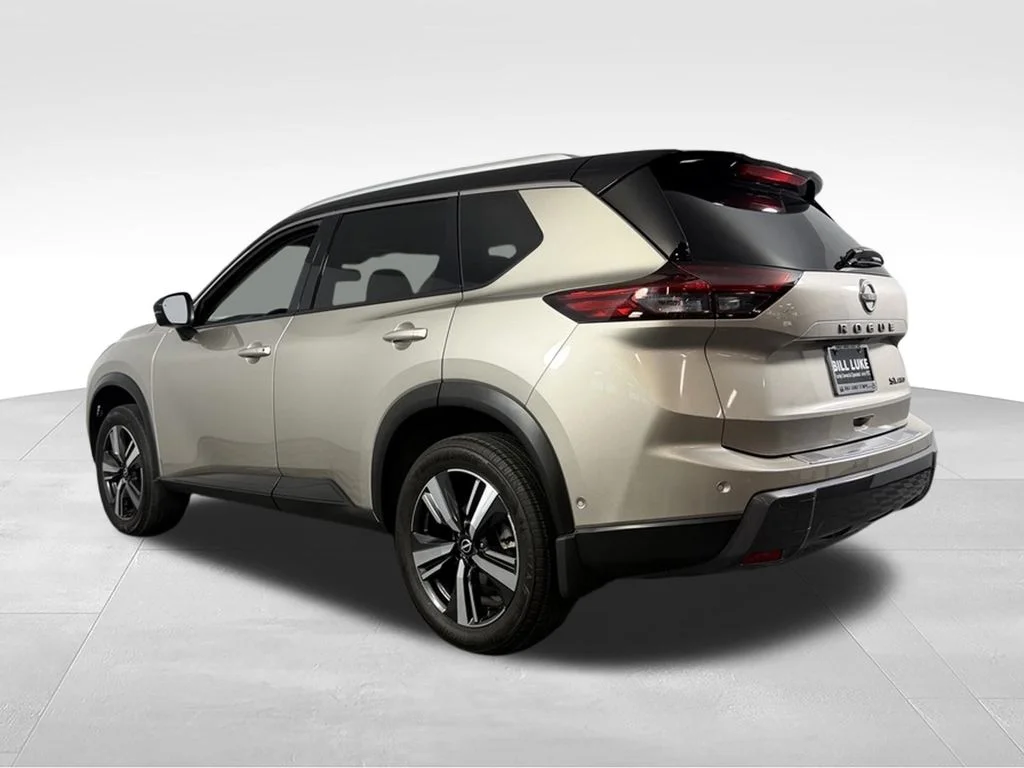 Used 2025 Champagne Silver Metallic Nissan SL image 9