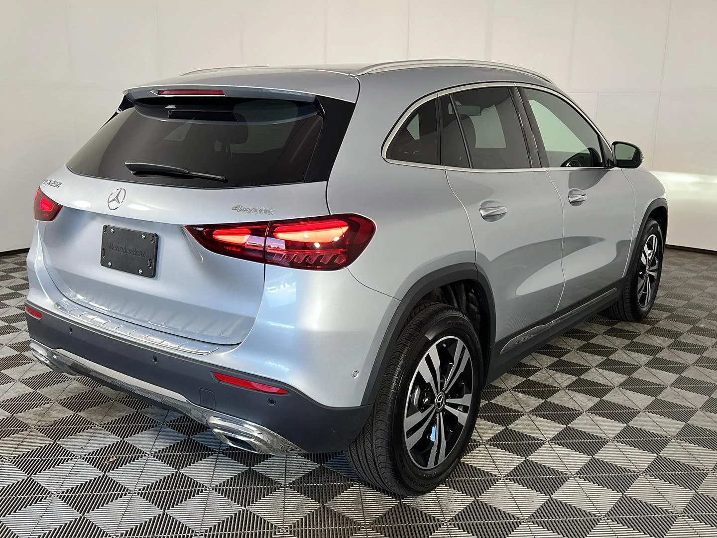 Used 2025 Cirrus Silver Metallic Mercedes-Benz GLA 250 image 19