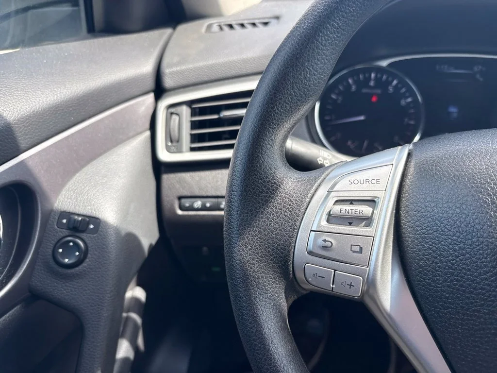 Used 2016 Blue Nissan SV image 16