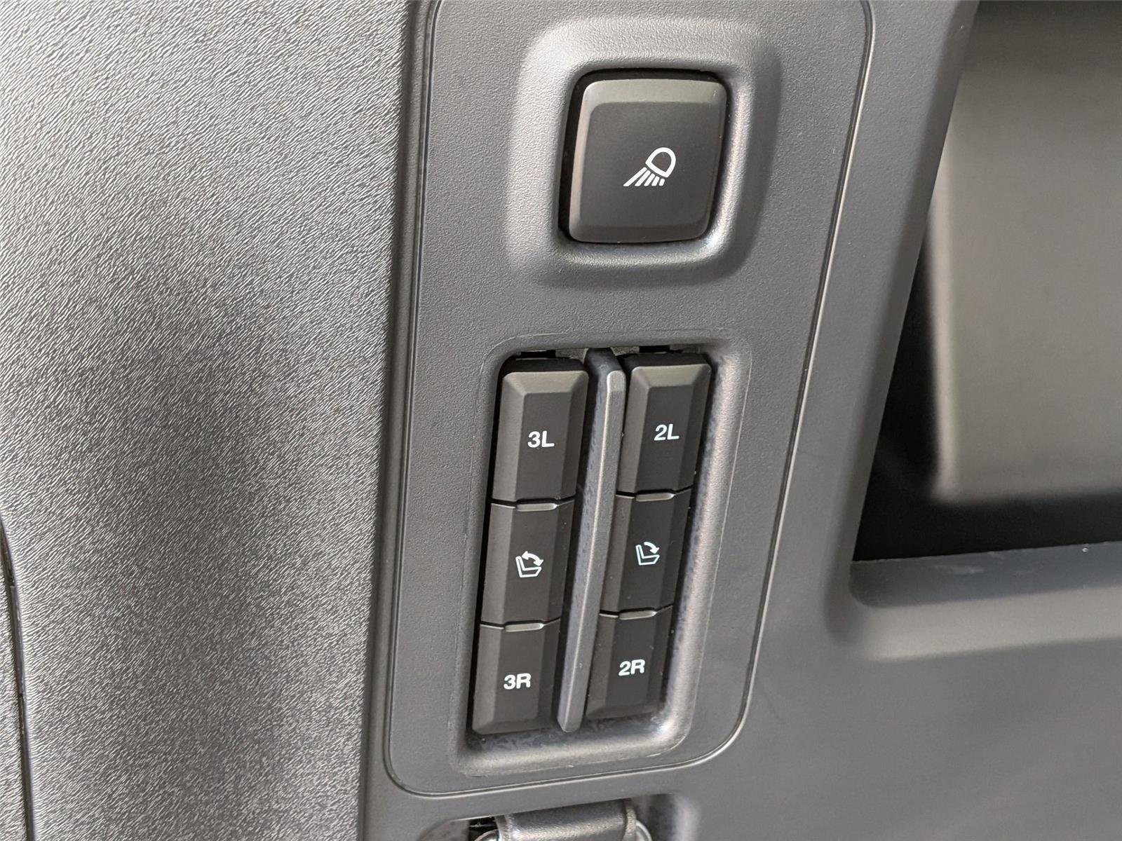 New 2025 Agate Black Metallic Ford Platinum® MAX image 36