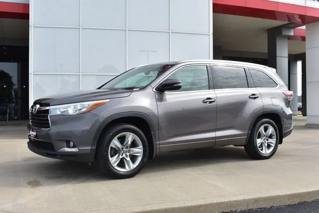 Used 2016 Gray Toyota Limited image 2