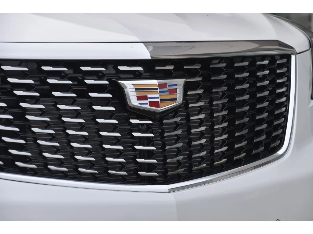 Used 2026 CRYSTAL WHITE TRICOAT Cadillac FWD Premium Luxury image 9