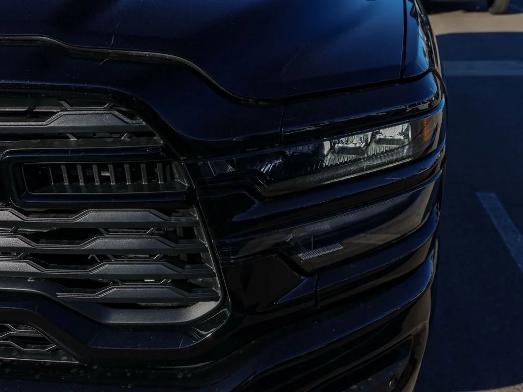 New 2026 Diamond Black Crystal Pearl-Coat Exterior Paint RAM Big Horn Night Edition image 8